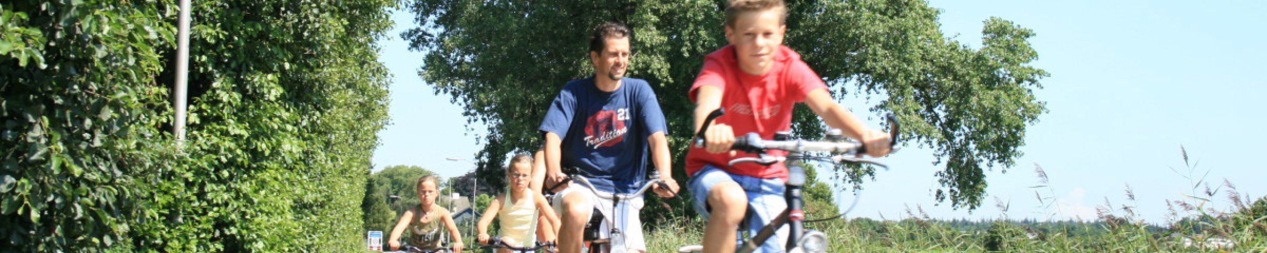 Gezin op de fiets