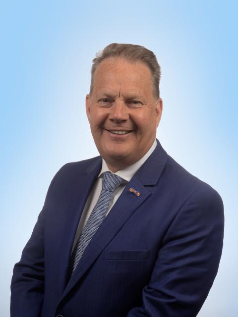 Portretfoto waarnemend gemeentesecretaris P.A.C. (Peter) Bogers
