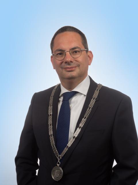 Portretfoto burgemeester J.J.C. (Steven) Adriaansen