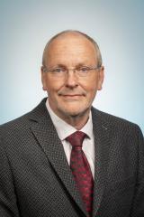 Portretfoto griffier Kees Adriaanse